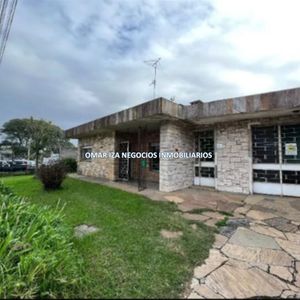 Venta Casa De 3 Dormitorios + Apto De 1 Dormitrio En Malvin Norte, Patio Con Parrillero, Garaje, Sobre Cno Carrasco