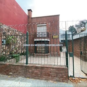 Venta Casa La Comercial, 3 Dormitorios, Jardin, 2 Baños, Patio Con Parrillero, Prox Tres Cruces
