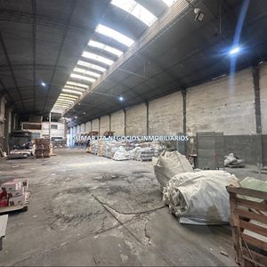 Venta Local Industrial Sayago, Galpon Para Depósito Con Oficinas Y Servicios Completos + Terreno