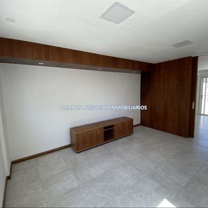 Alquiler Casa De Altos En Malvin Sur, Prox Plaza De Los Olímpicos. Con Cochera Y Sin Gastos Comunes.