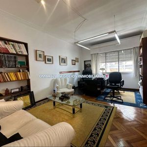 Venta Apartamento En El Centro. 4 Dormitrios, 1 Escritorio, Balcon,  2 Baños, Excelente Ubicacion
