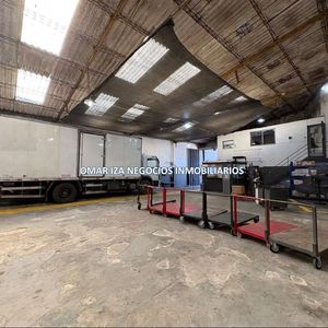 Traspaso De Aquiler Local Comercial En Zona Tres Cruces. 600m2, Doble Entrada Vehicular, Oficinas, Deposito, Galpon