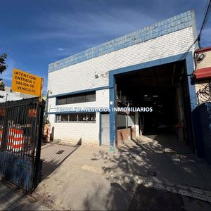 Venta Local Comercial En La Blanqueada, Galpon, Deposito, Oficinas, Baños, Excelente Ubicacion. 770m2
