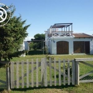 Casa En Alquiler En Balneario Buenos Aires.