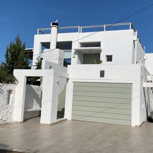 Exclusiva Propiedad Con 1620 M2 De Terreno Y Vista Al Mar