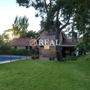 Casa En Alquiler En Zona Residencial De Punta Del Este Cerca De Colegios.