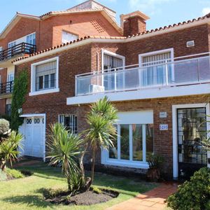 Venta Hermosa Casa En La Rambla De Punta Gorda