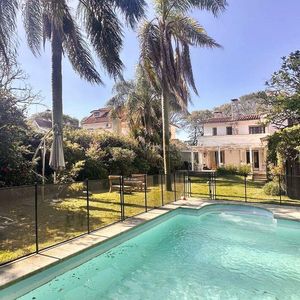 Casa En Venta Y Alquiler Carrasco Sur, 4 Dormitorios Mas Servicio, Próxima Al Lawn