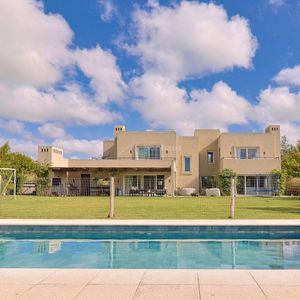 Casa En Venta O Alquiler VIñedos De La Tahona Fondo Lago