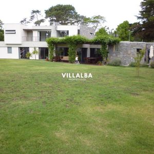 Casa De 4 Dormitorios En Venta En - Punta Del Este