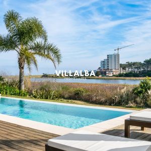 Venta - Casa Con Vista Plena A La Laguna Del Diario