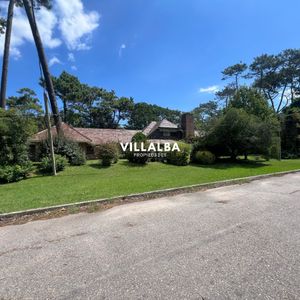 Exclusiva Residencia En La Zona Más Prestigiosa De Punta Del Este