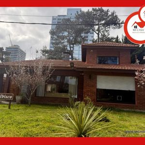 Permuta Hermosa Casa En Punta Del Este, Con Piscina, Patio, Barbacoa, 3dorm Y Con 3 Baños