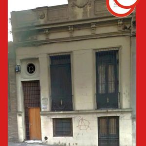 Venta O Permuta Casa Tres Cruces, 7 Dormitorios, Dos Baños.
