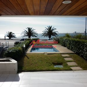 Alquiler Y Venta De Apartamento De 3 Dormitorios Y Dependencia En Punta Del Este