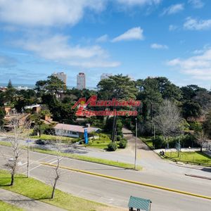 Excelente Apartamento De 3 Dormitorios, Gastos Bajos Y Muy Bien Ubicado