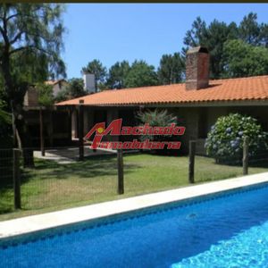 Casa En Venta En Pinares, Agradable Entorno.