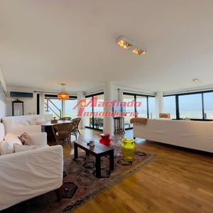 Venta De Apartamento Pent House Frente A Playa Brava