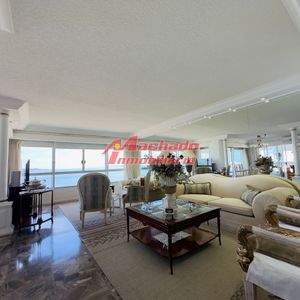 Apartamento De 3 Dormitorios Y Dependencia En Venta En Punta Del Este