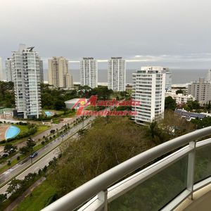 Apartamento En Venta De 3 Dormitorios A Cuadras Del Mar , Punta Del Este