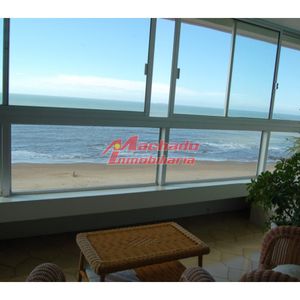 Apartamento En Venta De 3 Dormitorios Y Dependencia En Punta Del Este