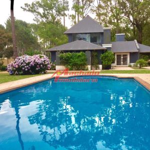 Venta De Casa De 4 Dormitorios En Pinares