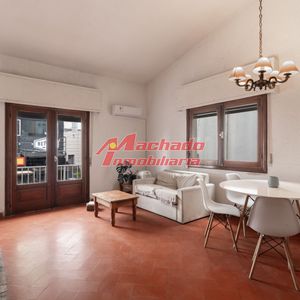 Apartamento En Venta De 3 Dormitorios Y Dependencia De Servicio En Punta Del Este