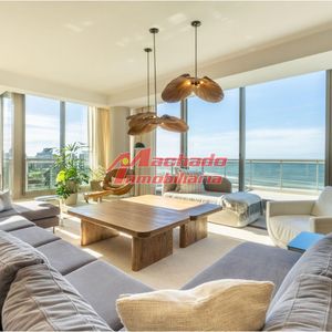 Apartamento De 5 Dormitorios En Venta En Punta Del Este.-