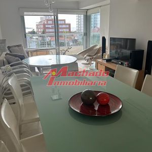 Apartamento De 2 Dormitorios En Playa Mansa En Venta
