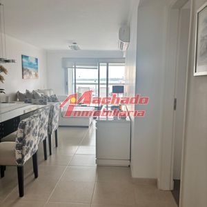 Apartamento De 2 Dormitorios En Playa Mansa En Venta