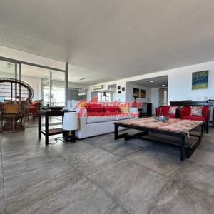 Venta De Apartamento Reciclado Sobre Playa Brava