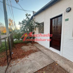 Casa De 1 Dormitorio Y Medio, Con Patio. A Pocas Cuadras Del Centro De Maldonado.