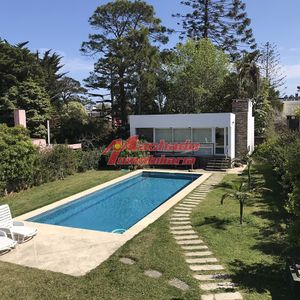 Casa En Mansa 4 Dormitorios Con Piscina Y Barbacoa