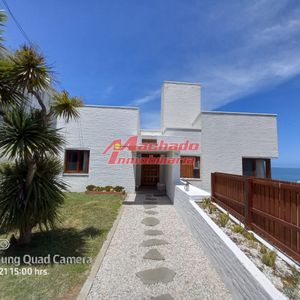 Vende Casa En Excelente Estado, Reciclada. De 6 Dormitorios En Peninsula. Punta Del Este