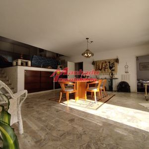 Venta Y Alquiler De Casa En Playa Mansa Punta Del Esate De 4 Dormitorios