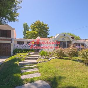 Casa De 4 Dormitorios Con Piscina Climatizada En Alquiler