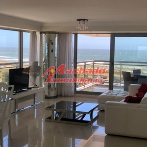 Apartamento De 3 Dormitorios En Venta, Primera Linea De La Brava.