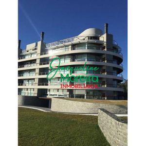 **101033** Torre Isabel, Confortable Apartamento A Estrenar Frente Al Mar En Playa Mansa De Punta Del Este.
