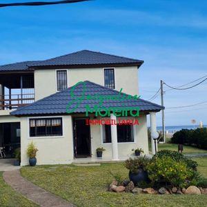 Los Pilares Es Un Gran Chalet En Venta A Metros Rambla De Piriápolis, Zona Estación Ancap