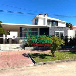Las Eugenias, Casa En Venta A 4 Cuadras Playa, Barrio Beaulieu Piriapolis