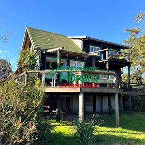La Romantica Es Una Cabaña Sobre El Arroyo Tarariras Y La Playa En Balneario Las Flores