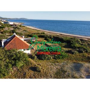 Thalassa Gran Casa Y Un Jardín De 3000  M2, Directo Sobre La Playa   En Venta Las Flores Piriapolis