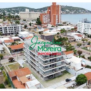 **a101165** Apartamento En Alquiler Anual Piriápolis A 100mts De Rambla Y Playa