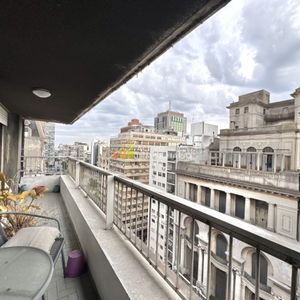 Venta Apartamento 4 Dormitorios + Servicio + Terraza + Garaje  - Centro