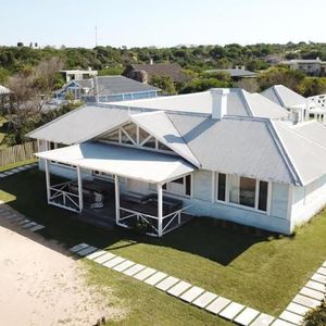 Venta Casa Primera Linea 4 Dormitorios Club De Mar Jose Ignacio (cm05)