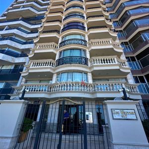 Venta Apartamento De 3 Dormitorios Y Servicio En Rambla De Punta Carretas