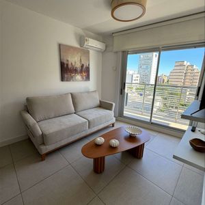 Apartamento Amueblado De 2 Dormitorios En Pocitos