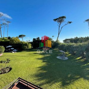 Espectacular Mansion A Solo Metros De Mar En Venta, 8 Dormitorios. Punta Del Este