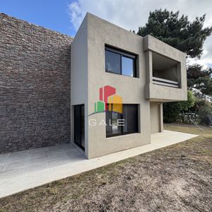 Moderna Casa De 3 Dormitorios En Pinares