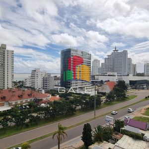 Apartamento 3 Dormitorios + Dep, Terraza Con Parrillero. Cerca De La Playa.